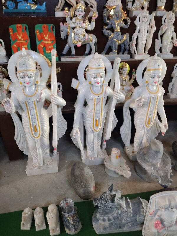 white moorti